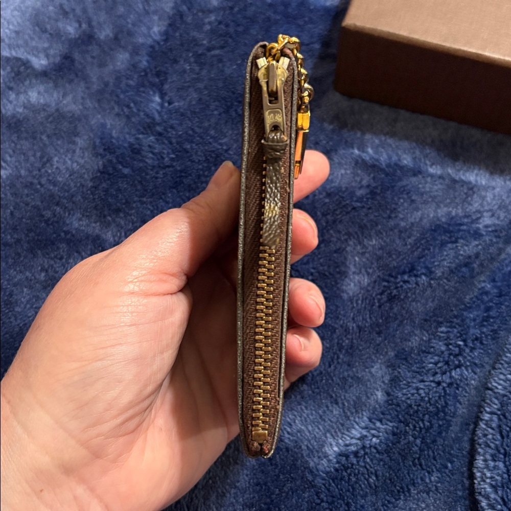 Louis Vuitton Vintage Monogram Key/Card Pouch - Picture 4 of 9